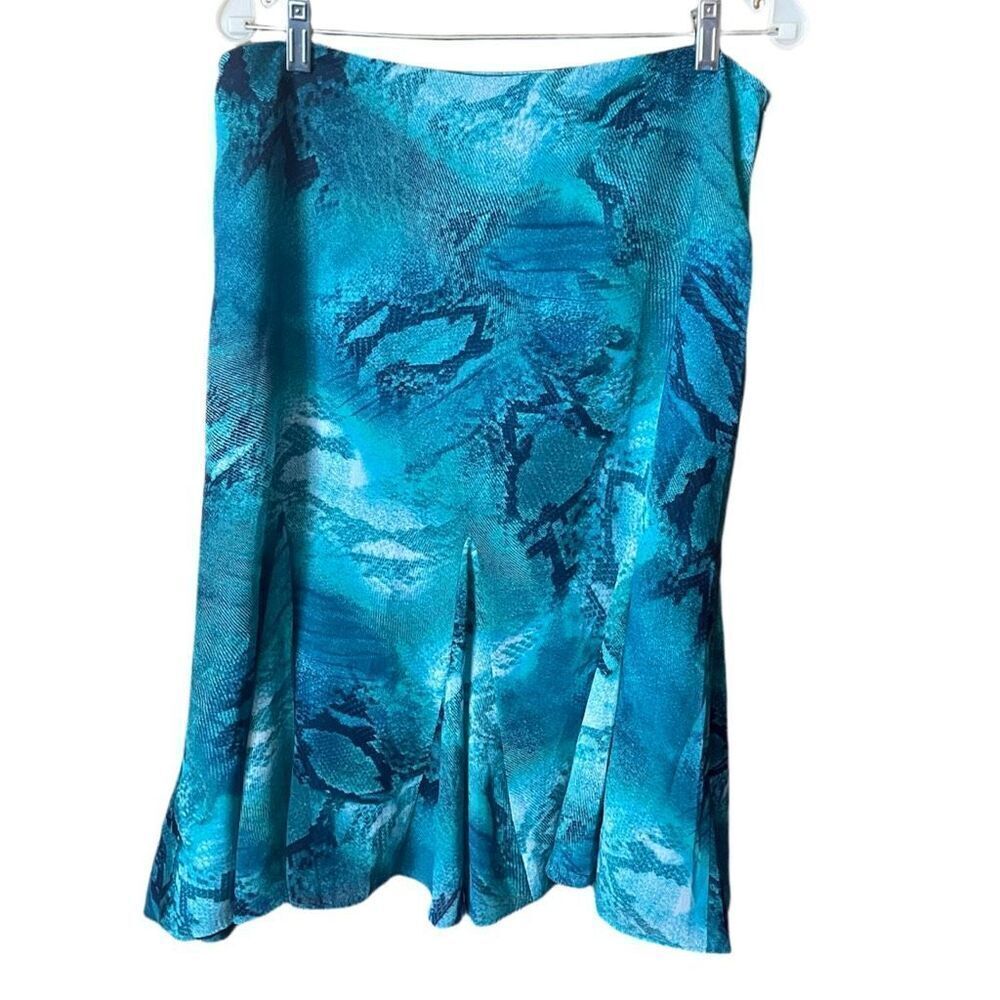 Chicoβs size Lβocean colors pattern A line pleated bottom skirt.